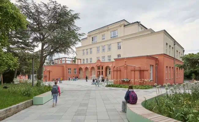 Außenansicht des ehemaligen Orthopädischen Krankenhauses Gersthof in Wien-Währing