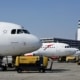Austrian-Flugzeuge am Boden auf dem Vorfeld des Flughafens Wien.