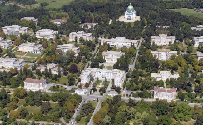 Luftaufnahme des Otto-Wagner-Spitals an der Sanatoriumstraße im 14. Wiener Bezirk