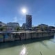 Intensive Sonneneinstrahlung über dem Wiener Donaukanal