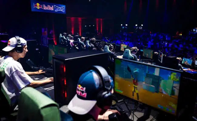 ortnite-Profis spielen beim Red Bull Reshuffle vor Publikum