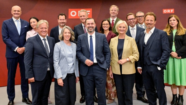 ORF-Stiftungsrat: Team von Dr. Clemens Pig bestellt - Pressekonferenz - Der ORF-Stiftungsrat, unter dem Vorsitz von Heinz Lederer, bestellte in seiner Plenarsitzung am Dienstag, dem 11. August 2026, die vom designierten ORF-Generaldirektor Dr. Clemens Pig vorgeschlagenen Direktorinnen bzw. Direktoren. Es sind dies: Mag.a Silvia Lieb als Direktorin für „Finanzen und Verwaltung, Michael Krön als Direktor für „Programm und Brands“, Dr.in Angelika Simma-Wallinger, MSc als Direktorin für „Audience und Plattformen“ und Dr. Harald Kräuter als Direktor für „Technologie und Innovation“. Die Funktionsperiode beginnt am 1. Jänner 2027 und endet am 31. Dezember 2031.