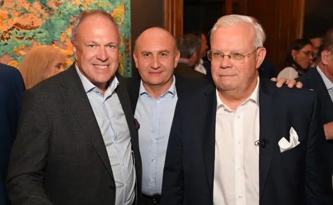 Grasl, Wehrschütz zu Gast bei Ali Rahimi Richard Grasl, Ali Rahimi und Christian Wehrschütz beim sicherheitspolitischen Dialog im Palais Széchényi.