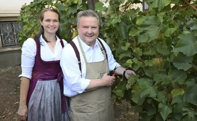Wiener Weinprinzessin Anna Langes und Bürgermeister Michael Ludwig bei der