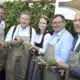 Bürgermeister-Weinlese am Wiener Schwarzenbergplatz.