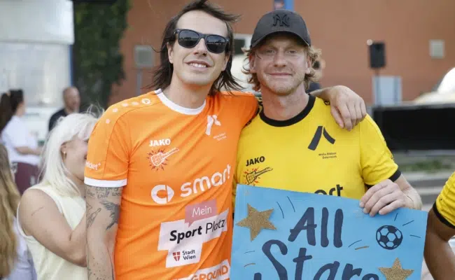 Marco Pogo und Lucas Fendrich beim Band Fußball Cup