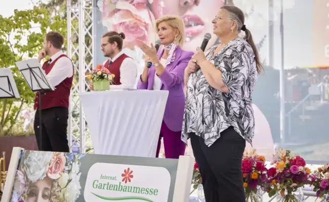 ORF-Moderatorin Nadja Mader führte durch die Eröffnung.
