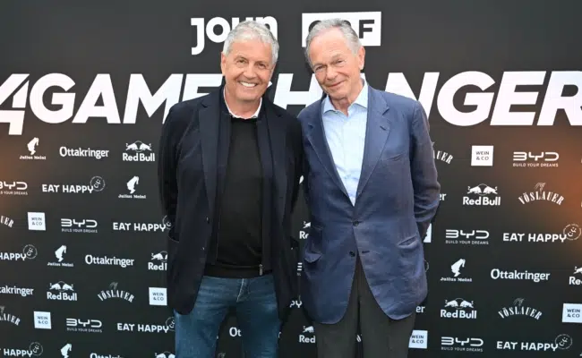 Gerhard Zeiler links und Andreas Treichl rechts vor der Fotowand beim Empfang von 4GAMECHANGERS NEXT 2026.