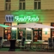Das Lokal „Krah Krah“ am Rabensteig bei Nacht.