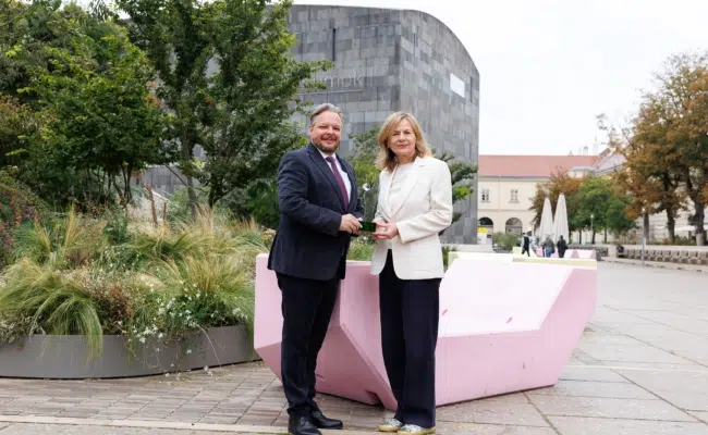 Tourismus-Spartenobmann Dominic Schmid und Museumsquartier-Geschäftsführerin Bettina Leidl.