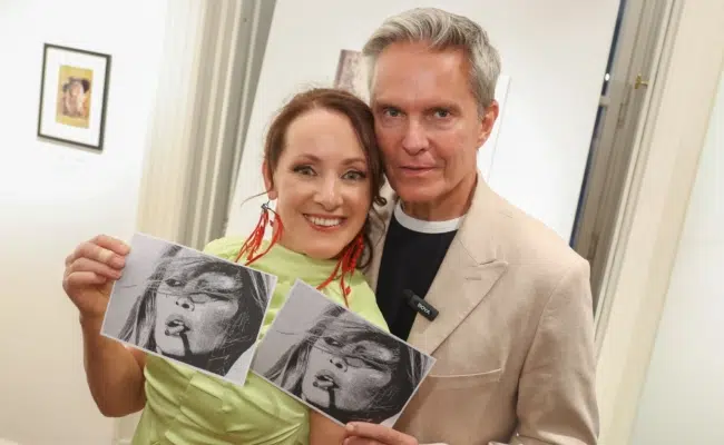 Sabine König und Alfons Haider Sabine König mit Eröffnungsredner Alfons Haider bei ihrer Vernissage.