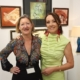 Galeristin Sylvia Kovacek mit Künstlerin Sabine König bei der Ausstellungseröffnung.