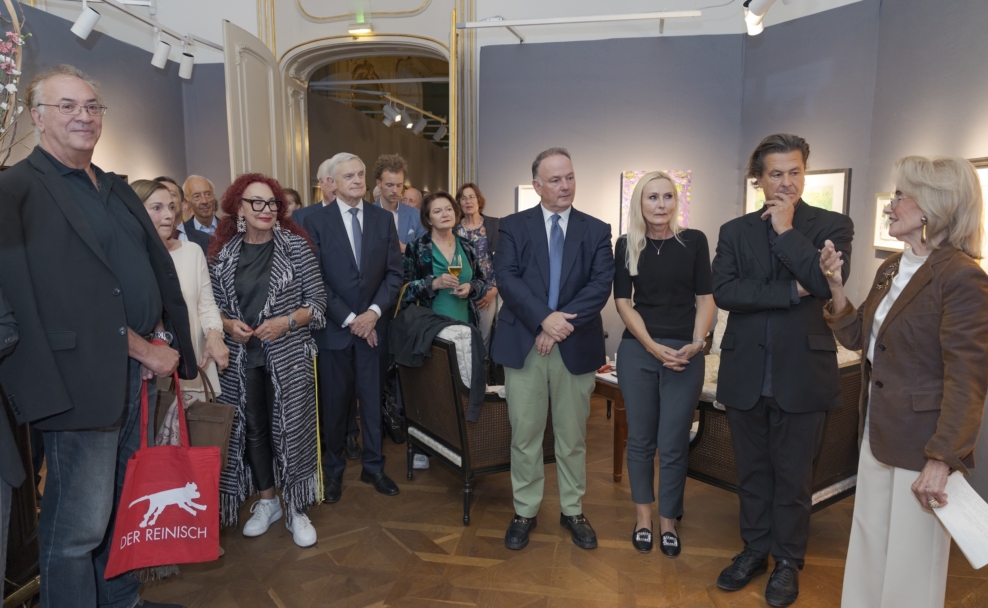 Wolfgang Pelz, Monika Pelz und Michael Dangl hören Elisabeth Gürtler bei der Eröffnung der Vienna Highlights zu.